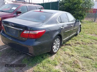 2011 Lexus LS 460 z VIN JTHCL5EF8B5011217, wystawiony jako IAAI lot #41941389 z przebiegiem Nie podano mil oraz . Historia ofert i sprzedaży dostępna na DreamBid. Obrazek 4.