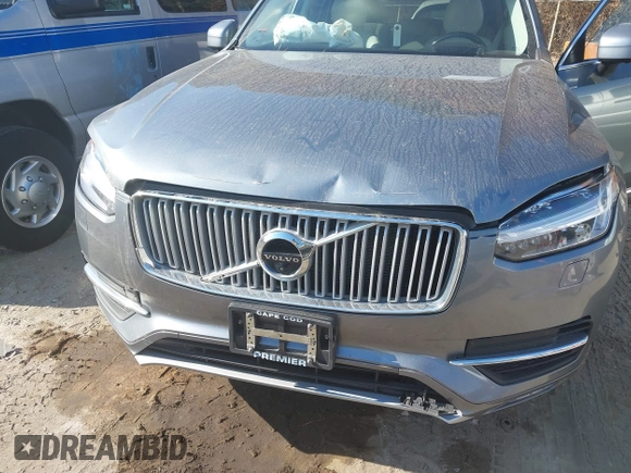 2017 Volvo XC90 Inscription with VIN YV4A22PL3H1179969, listed as a IAAI auction lot 40649647 with 122,400 mi miles. Bid and sale history available at carsss.com. Image 6.