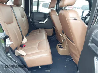 2017 Jeep Wrangler Unlimited Rubicon Recon z VIN 1C4HJWFG9HL592824, wystawiony jako IAAI lot #41427433 z przebiegiem 70 105 mil mil oraz . Historia ofert i sprzedaży dostępna na DreamBid. Obrazek 8.