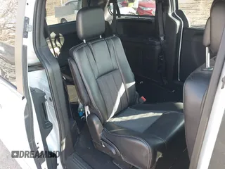 2014 Chrysler Town & Country S with VIN 2C4RC1HG7ER109008, listed as a IAAI auction lot 41908037 with 176,633 mi miles. Bid and sale history available at carsss.com. Image 8.