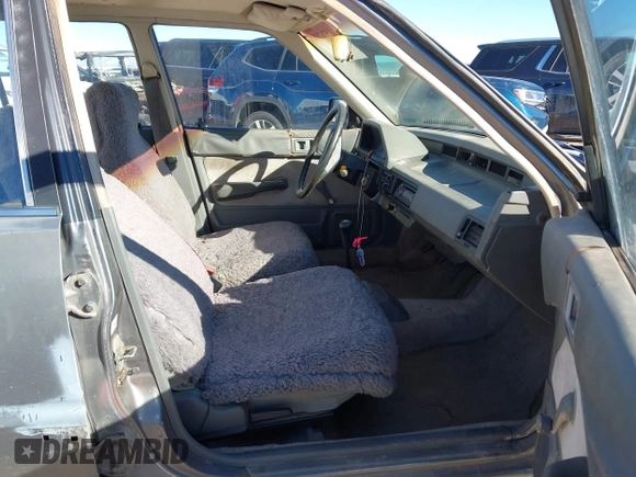 1985 Honda Civic z VIN JHMAK5433FS009299, wystawiony jako IAAI lot #41576709 z przebiegiem 152 094 mil mil oraz . Historia ofert i sprzedaży dostępna na DreamBid. Obrazek 5.