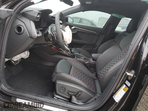 2024 Audi RS 3 z VIN WUAG4DGYXRA909721, wystawiony jako Copart lot #89262995 z przebiegiem 2235 mil mil oraz Szkody całkowita. Historia ofert i sprzedaży dostępna na DreamBid. Obrazek 7.