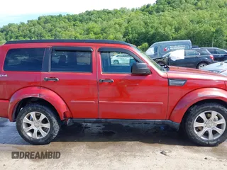 2010 Dodge Nitro Heat z VIN 1D4PU4GK5AW174777, wystawiony jako IAAI lot #42290362 z przebiegiem 165 537 mil mil oraz . Historia ofert i sprzedaży dostępna na DreamBid. Obrazek 13.