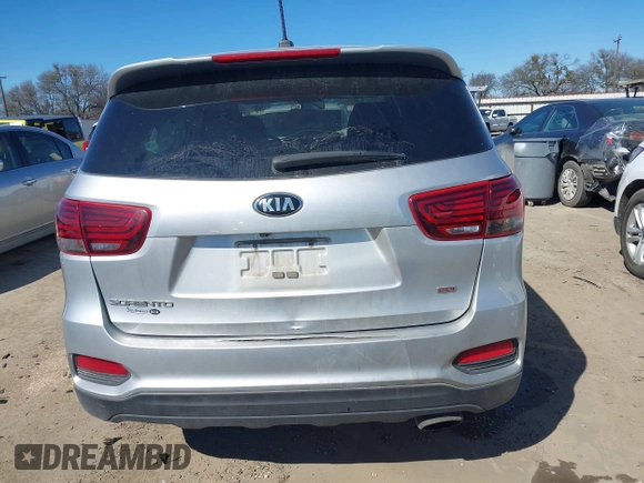 2019 Kia Sorento LX with VIN 5XYPG4A36KG579616, listed as a IAAI auction lot 41472626 with 110,078 mi miles. Bid and sale history available at carsss.com. Image 17.