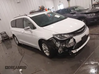 2020 Chrysler Pacifica Limited z VIN 2C4RC1GG0LR284313, wystawiony jako IAAI lot #41610831 z przebiegiem 70 604 mil mil oraz . Historia ofert i sprzedaży dostępna na DreamBid. Obrazek 1.