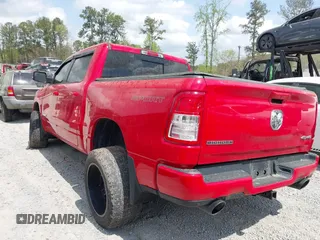 2020 Ram 1500 Big Horn z VIN 1C6SRFFT3LN301735, wystawiony jako IAAI lot #41954914 z przebiegiem 95 279 mil mil oraz . Historia ofert i sprzedaży dostępna na DreamBid. Obrazek 14.