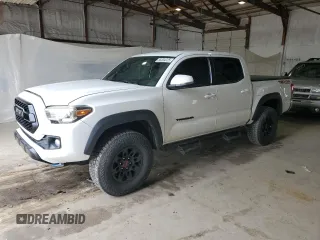 2017 Toyota Tacoma SR5 z VIN 3TMCZ5AN0HM105320, wystawiony jako Copart lot #56004225 z przebiegiem 95 080 mil mil oraz Szkoda całkowita • Salvage title. Historia ofert i sprzedaży dostępna na DreamBid. Obrazek 1.