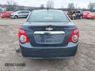 2012 Chevrolet Sonic LT z VIN 1G1JC5SH0C4173373, wystawiony jako IAAI lot #41628285 z przebiegiem 113 561 mil mil oraz . Historia ofert i sprzedaży dostępna na DreamBid. Obrazek 16.