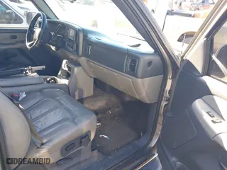 2001 Chevrolet Tahoe LT with VIN 1GNEC13T71R210754, listed as a IAAI auction lot 41629515 with 161,882 mi miles. Bid and sale history available at carsss.com. Image 5.
