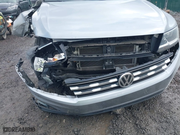 2020 Volkswagen Tiguan SE with VIN 3VV2B7AX2LM042731, listed as a IAAI auction lot 41645891 with 69,661 mi miles. Bid and sale history available at carsss.com. Image 17.