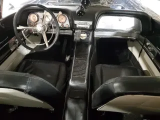 1960 Ford Thunderbird with VIN 0Y71Y188635, listed as a Copart auction lot 49905725 with 1,414 mi miles and Salvage Title. Bid and sale history available at DreamBid. Image 8.