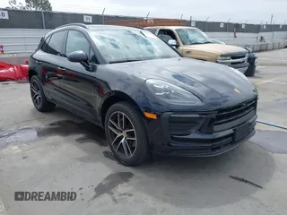 2022 Porsche Macan z VIN WP1AA2A55NLB00378, wystawiony jako IAAI lot #42338661 z przebiegiem 28 045 mil mil oraz . Historia ofert i sprzedaży dostępna na DreamBid. Obrazek 1.