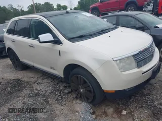 2008 Lincoln MKX with VIN 2LMDU88C28BJ04664, listed as a IAAI auction lot 42127972 with 142,267 mi miles. Bid and sale history available at carsss.com. Image 1.