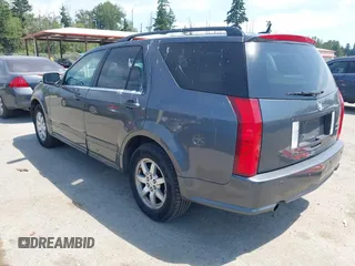 2008 Cadillac SRX RWD z VIN 1GYEE637180205948, wystawiony jako IAAI lot #42487005 z przebiegiem 203 458 mil mil oraz . Historia ofert i sprzedaży dostępna na DreamBid. Obrazek 3.