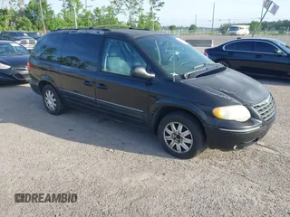 2006 Chrysler Town & Country Touring z VIN 2A8GP54L66R876008, wystawiony jako IAAI lot #42496347 z przebiegiem 211 063 mil mil oraz . Historia ofert i sprzedaży dostępna na DreamBid. Obrazek 1.