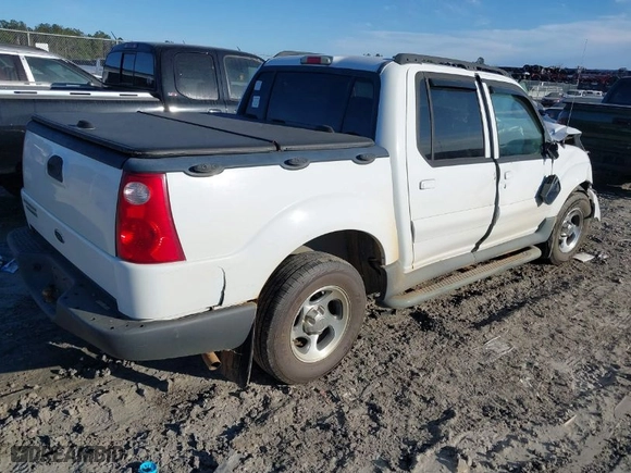 2005 Ford Explorer Sport Trac XLS with VIN 1FMZU67K55UB06803, listed as a IAAI auction lot 41702491 with 226,407 mi miles. Bid and sale history available at carsss.com. Image 4.
