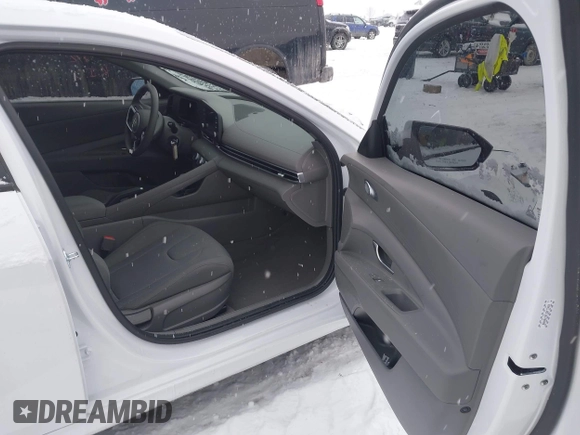 2024 Hyundai Elantra SE with VIN KMHLL4DG1RU764086, listed as a IAAI auction lot 41525779 with 4,261 mi miles and . Bid and sale history available at DreamBid. Image 5.