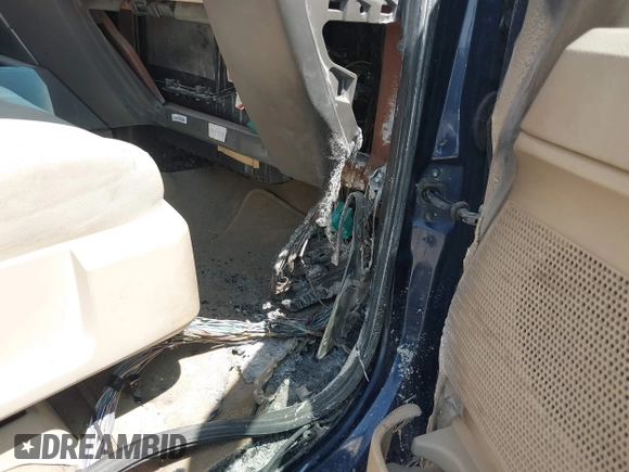 2012 Ford Expedition XLT with VIN 1FMJU1J54CEF08340, listed as a IAAI auction lot 42405010 with Not provided miles and . Bid and sale history available at DreamBid. Image 12.