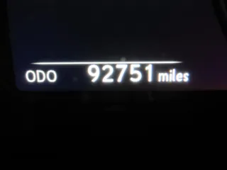2019 Lexus UX 200 z VIN JTHY3JBH4K2014363, wystawiony jako Copart lot #63853785 z przebiegiem 92 751 mil mil oraz Szkoda całkowita • Salvage title. Historia ofert i sprzedaży dostępna na DreamBid. Obrazek 8.