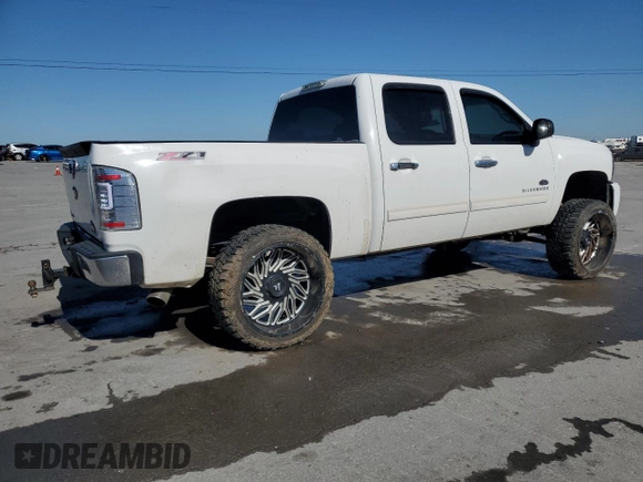 2011 Chevrolet Silverado 1500 LT with VIN 3GCPKSE30BG192400, listed as a Copart auction lot 53312825 with 150,661 mi miles and Salvage Title. Bid and sale history available at DreamBid. Image 3.