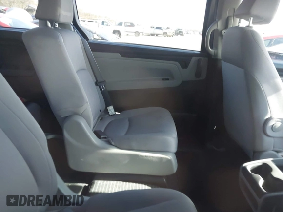 2018 Honda Odyssey LX with VIN 5FNRL6H2XJB041746, listed as a IAAI auction lot 41232936 with 119,509 mi miles. Bid and sale history available at carsss.com. Image 8.
