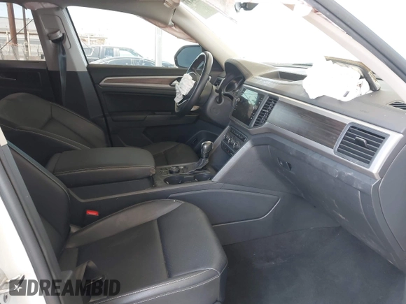 2021 Volkswagen Atlas SE z VIN 1V2HR2CA8MC514027, wystawiony jako IAAI lot #42260413 z przebiegiem 37 687 mil mil oraz . Historia ofert i sprzedaży dostępna na DreamBid. Obrazek 5.