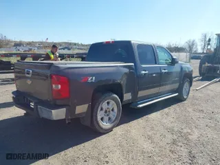 2010 Chevrolet Silverado 1500 LT with VIN 3GCRKSE32AG129922, listed as a IAAI auction lot 40910846 with 122,255 mi miles. Bid and sale history available at carsss.com. Image 4.