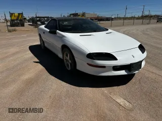 1997 Chevrolet Camaro z VIN 2G1FP22KXV2124842, wystawiony jako Copart lot #54201565 z przebiegiem 63 763 mil mil oraz Czysty tytuł • Clean title. Historia ofert i sprzedaży dostępna na DreamBid. Obrazek 1.