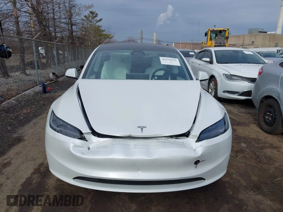2025 Tesla Model 3 Long Range z VIN 5YJ3E1EB3SF899746, wystawiony jako IAAI lot #41678122 z przebiegiem 2 249 mil mil oraz . Historia ofert i sprzedaży dostępna na DreamBid. Obrazek 12.