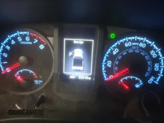 2023 Toyota Tacoma SR z VIN 3TYRZ5CN0PT032427, wystawiony jako Copart lot #87620985 z przebiegiem 32 010 mil mil oraz Szkoda całkowita • Salvage title. Historia ofert i sprzedaży dostępna na DreamBid. Obrazek 9.
