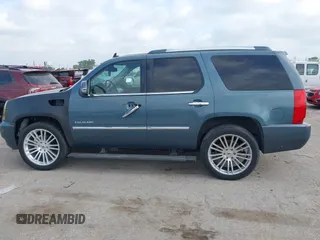 2009 Cadillac Escalade z VIN 1GYFK23249R136552, wystawiony jako IAAI lot #42055626 z przebiegiem 196 234 mil mil oraz . Historia ofert i sprzedaży dostępna na DreamBid. Obrazek 15.