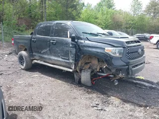 2018 Toyota Tundra SR5 z VIN 5TFDW5F18JX715775, wystawiony jako IAAI lot #41921855 z przebiegiem 98 450 mil mil oraz . Historia ofert i sprzedaży dostępna na DreamBid. Obrazek 1.