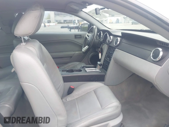 2007 Ford Mustang Deluxe with VIN 1ZVFT80N375282334, listed as a IAAI auction lot 42051959 with 207,901 mi miles. Bid and sale history available at carsss.com. Image 5.