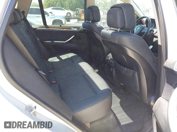 2011 BMW X5 35i z VIN 5UXZV4C55BL415564, wystawiony jako IAAI lot #42336270 z przebiegiem 102 451 mil mil oraz . Historia ofert i sprzedaży dostępna na DreamBid. Obrazek 8.