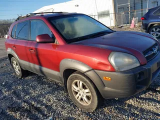 2008 Hyundai Tucson SE with VIN KM8JN12D08U812295, listed as a IAAI auction lot 41778735 with 215,457 mi miles. Bid and sale history available at carsss.com. Image 1.