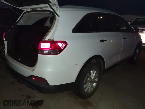 2018 Kia Sorento LX with VIN 5XYPG4A33JG346937, listed as a IAAI auction lot 40981792 with 80,590 mi miles. Bid and sale history available at carsss.com. Image 4.