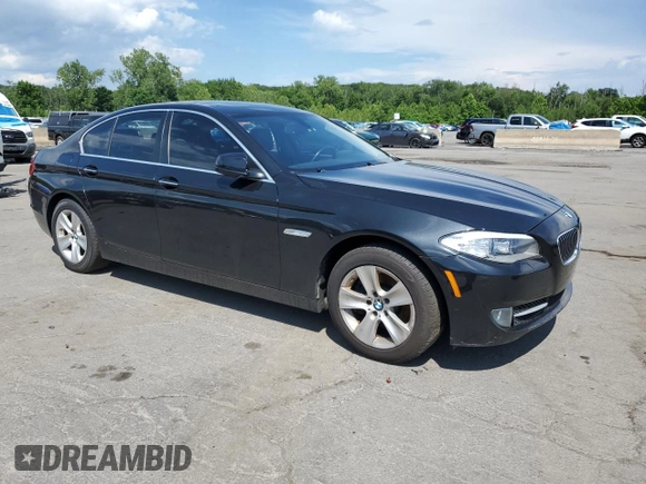 2013 BMW 5 Series 528i xDrive z VIN WBAXH5C54DDW15724, wystawiony jako Copart lot #64254645 z przebiegiem 91 958 mil mil oraz Czysty tytuł • Clean title. Historia ofert i sprzedaży dostępna na DreamBid. Obrazek 4.