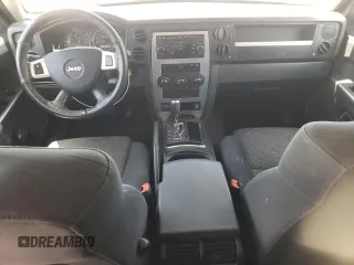 2008 Jeep Commander Sport z VIN 1J8HG48K38C180234, wystawiony jako Copart lot #55959325 z przebiegiem 198 459 mil mil oraz Szkoda całkowita • Salvage title. Historia ofert i sprzedaży dostępna na DreamBid. Obrazek 8.
