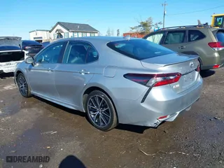 2021 Toyota Camry SE Nightshade with VIN 4T1G11AK5MU411101, listed as a IAAI auction lot 41586722 with 133,212 mi miles. Bid and sale history available at carsss.com. Image 3.