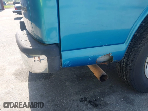 2005 Chevrolet Express Passenger with VIN 1GAHG35U651196998, listed as a IAAI auction lot 42306716 with 206,975 mi miles and . Bid and sale history available at DreamBid. Image 6.