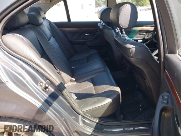 2000 BMW 5 Series 528iA with VIN WBADM6344YGU26491, listed as a IAAI auction lot 40301317 with 157,798 mi miles. Bid and sale history available at carsss.com. Image 8.