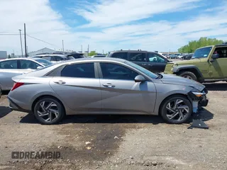 2024 Hyundai Elantra SEL z VIN KMHLS4DG3RU836490, wystawiony jako IAAI lot #42309437 z przebiegiem 7 679 mil mil oraz . Historia ofert i sprzedaży dostępna na DreamBid. Obrazek 13.
