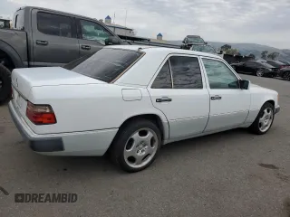 1992 Mercedes-Benz 400 with VIN WDBEA34E9NB732177, listed as a Copart auction lot 46317205 with 254,133 mi miles and Clean Title. Bid and sale history available at carsss.com. Image 3.