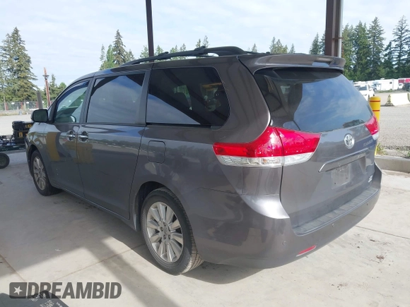 2014 Toyota Sienna Limited z VIN 5TDDK3DC9ES088584, wystawiony jako IAAI lot #42333016 z przebiegiem 115 138 mil mil oraz . Historia ofert i sprzedaży dostępna na DreamBid. Obrazek 3.