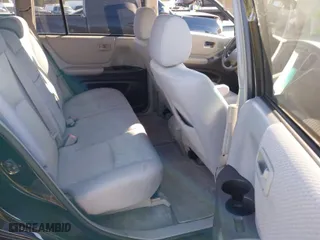 2005 Toyota Highlander with VIN JTEGP21A250083043, listed as a IAAI auction lot 41635028 with 125,277 mi miles. Bid and sale history available at carsss.com. Image 8.