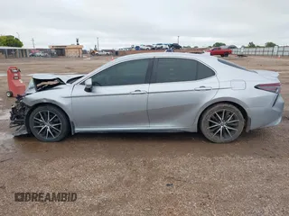 2022 Toyota Camry SE z VIN 4T1G11AK4NU690560, wystawiony jako IAAI lot #42183738 z przebiegiem 53 706 mil mil oraz . Historia ofert i sprzedaży dostępna na DreamBid. Obrazek 15.