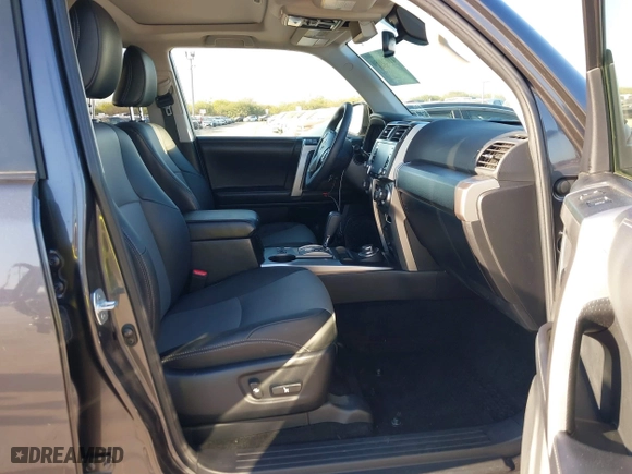 2022 Toyota 4Runner SR5 Premium with VIN JTENU5JR8N5976070, listed as a IAAI auction lot 41020850 with 29,666 mi miles. Bid and sale history available at carsss.com. Image 5.