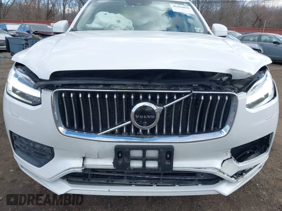 2020 Volvo XC90 Momentum with VIN YV4102PK8L1552784, listed as a IAAI auction lot 41416039 with 53,302 mi miles. Bid and sale history available at carsss.com. Image 18.