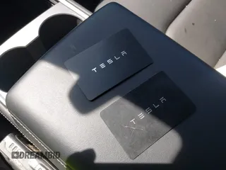 2023 Tesla Model Y Long Range z VIN 7SAYGDEE8PA191415, wystawiony jako IAAI lot #42155577 z przebiegiem 42 149 mil mil oraz . Historia ofert i sprzedaży dostępna na DreamBid. Obrazek 11.