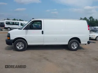 2021 Chevrolet Express Cargo z VIN 1GCWGAFP6M1206374, wystawiony jako IAAI lot #42451400 z przebiegiem 118 252 mil mil oraz . Historia ofert i sprzedaży dostępna na DreamBid. Obrazek 14.